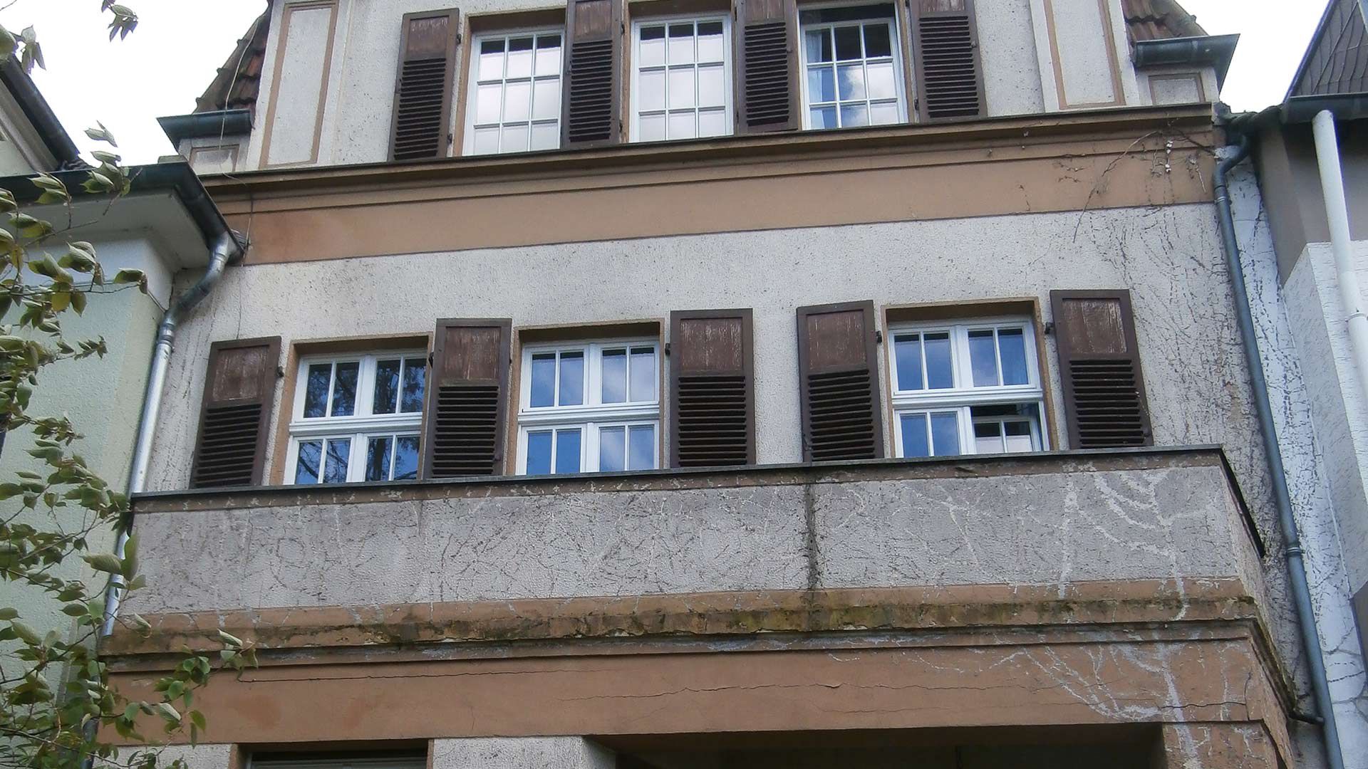 Fassade-vor-der-Putzsanierung